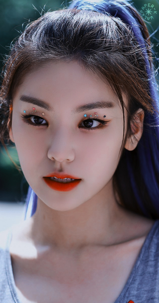 单眼皮美女黄礼志[鲜花]