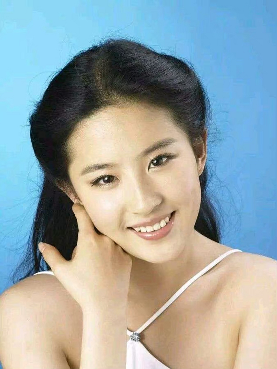 刘亦菲笑起来真好看