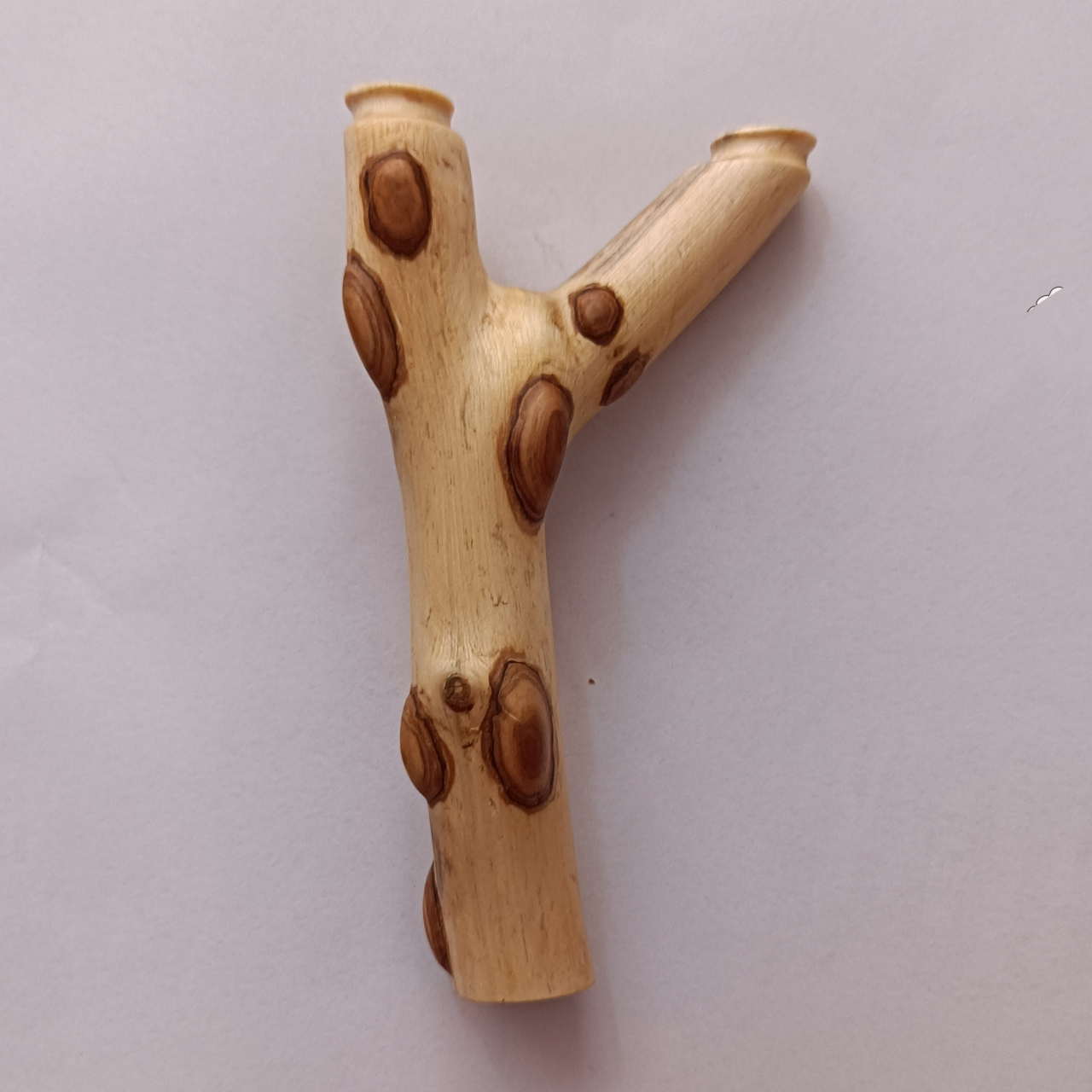 一张图,都发一张现玩的弹弓图,看是玩木弓的多,还是金属弓多,下面是我