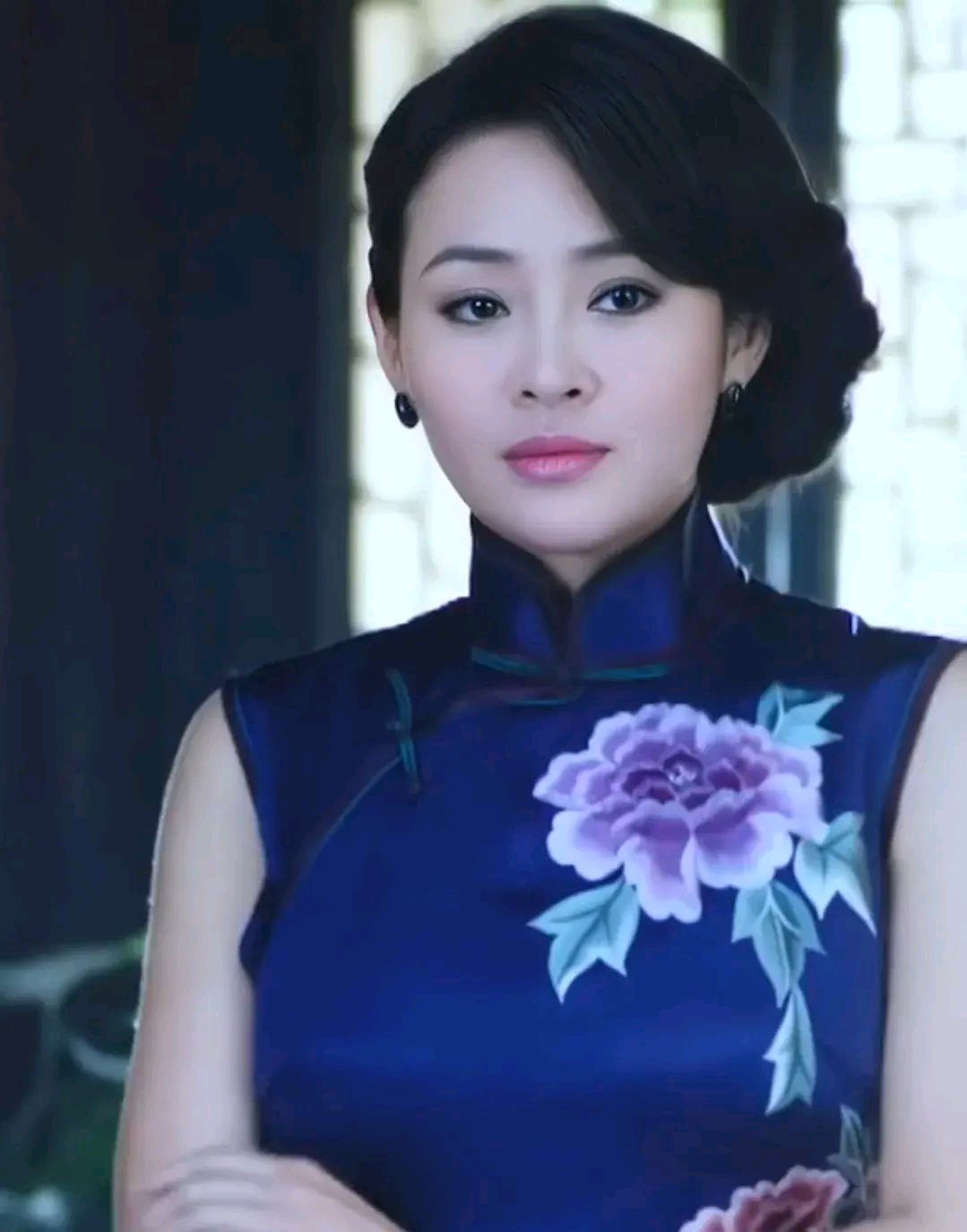 于明加这身材真好,穿旗袍太美了 后来才明白,精神寄托可以是音乐,可以