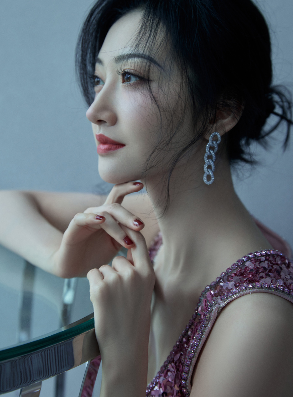 明眸善睐,前凸后翘,性感妩媚的景甜,这谁能挡得住,谁能不爱?