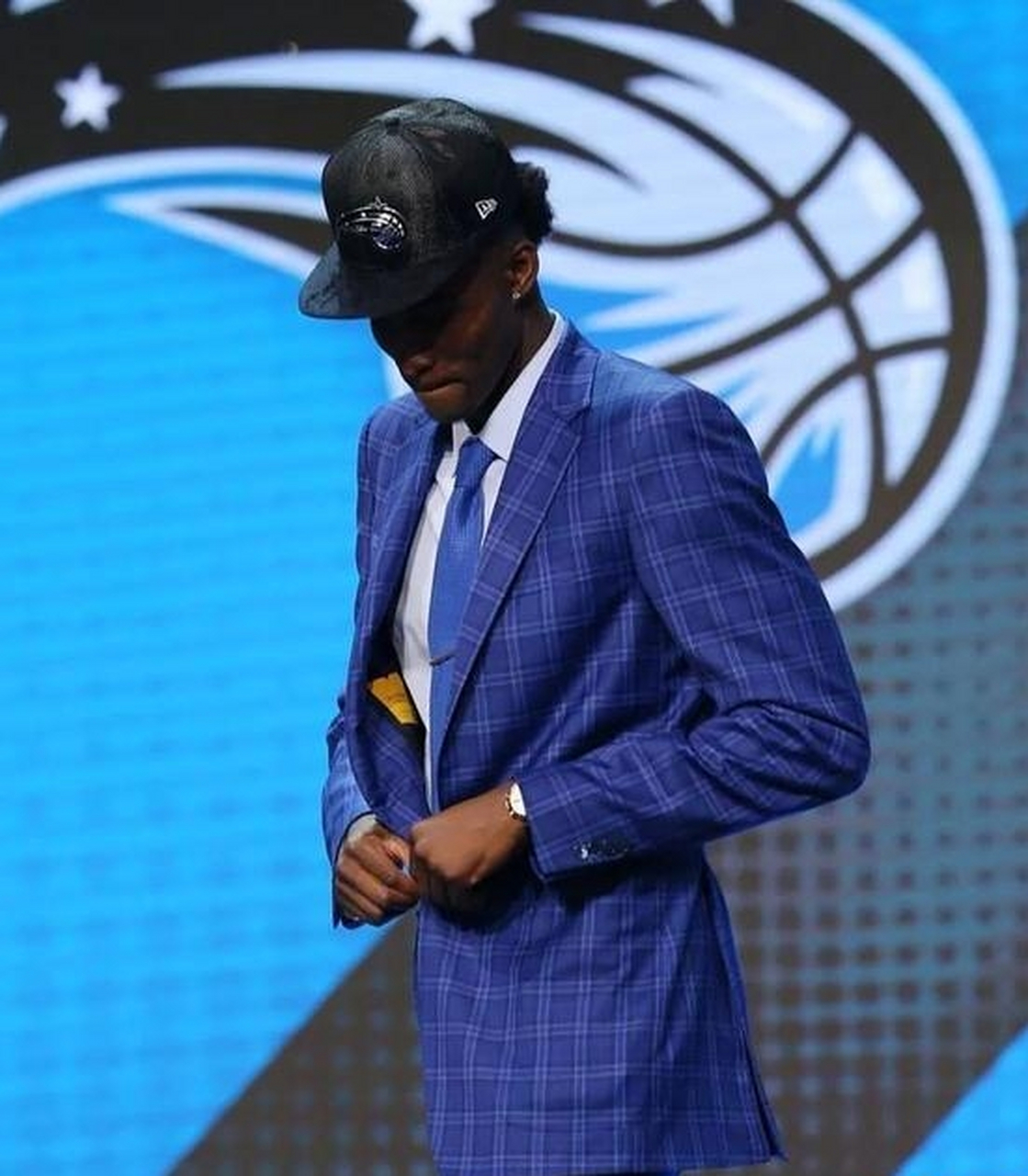 北京时间3月4日,奥兰多魔术官方宣布:乔纳森-艾萨克接受左内收肌撕裂