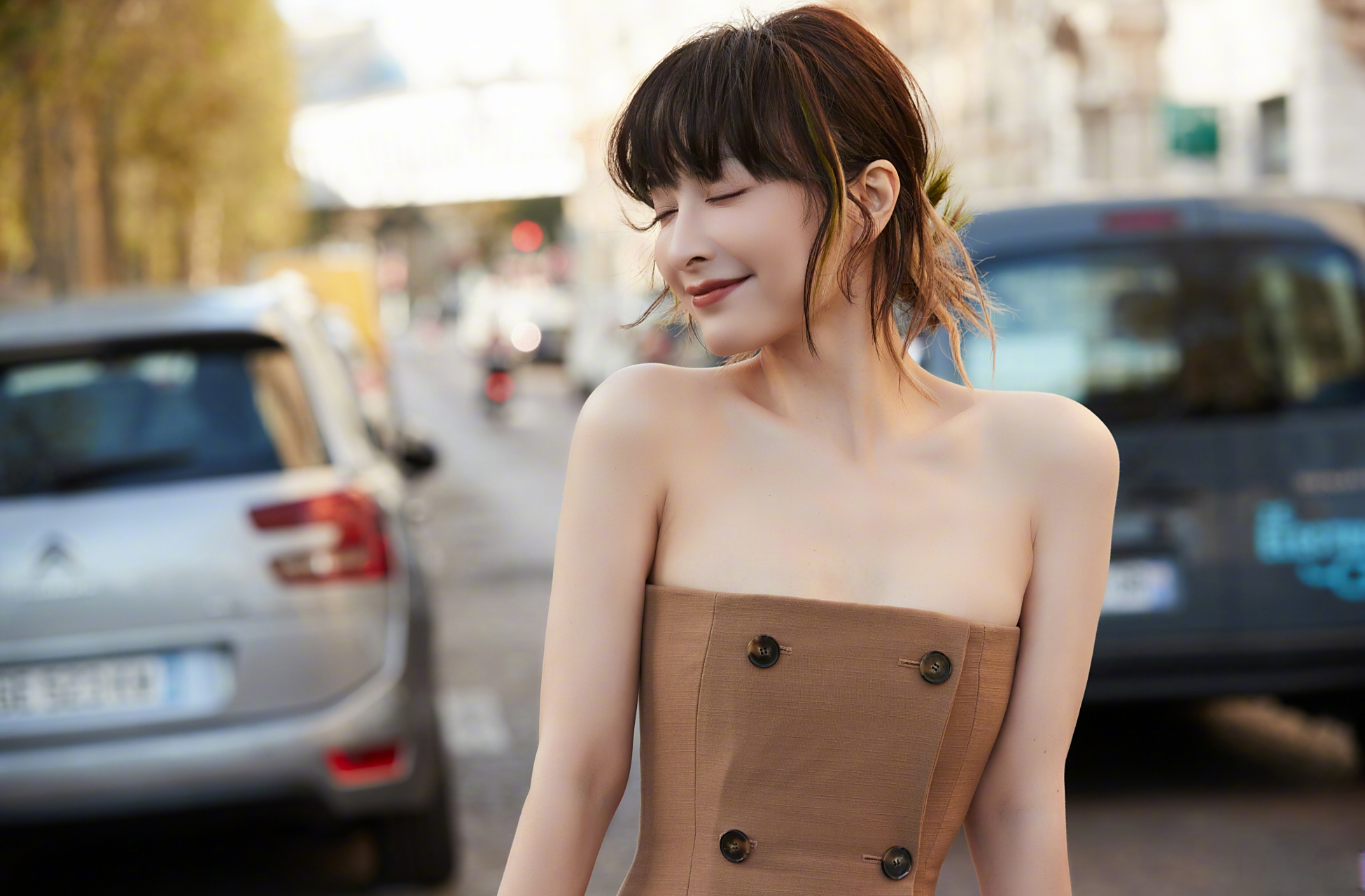 吴昕越来越有气质了,衣服好看,人也美,优雅知性,高级感十足!