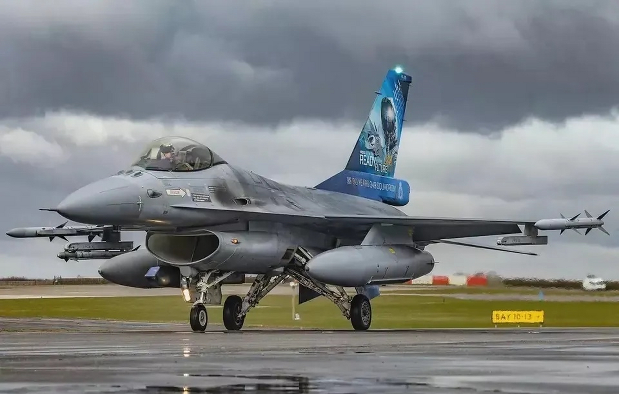 北欧小国丹麦表示将向乌克兰提供f16战斗机.