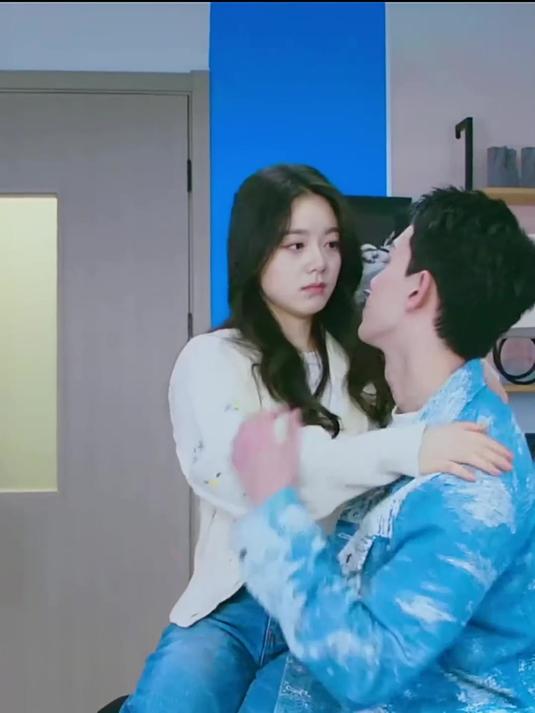 女神赵今麦,紧身牛仔裤,魅力十足!