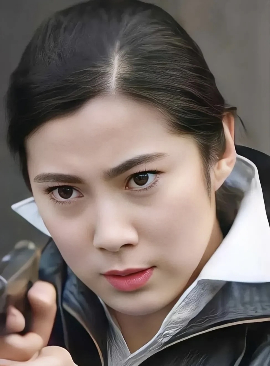 她演技精湛,擅长出演军旅题材和抗战剧,可能这样的角