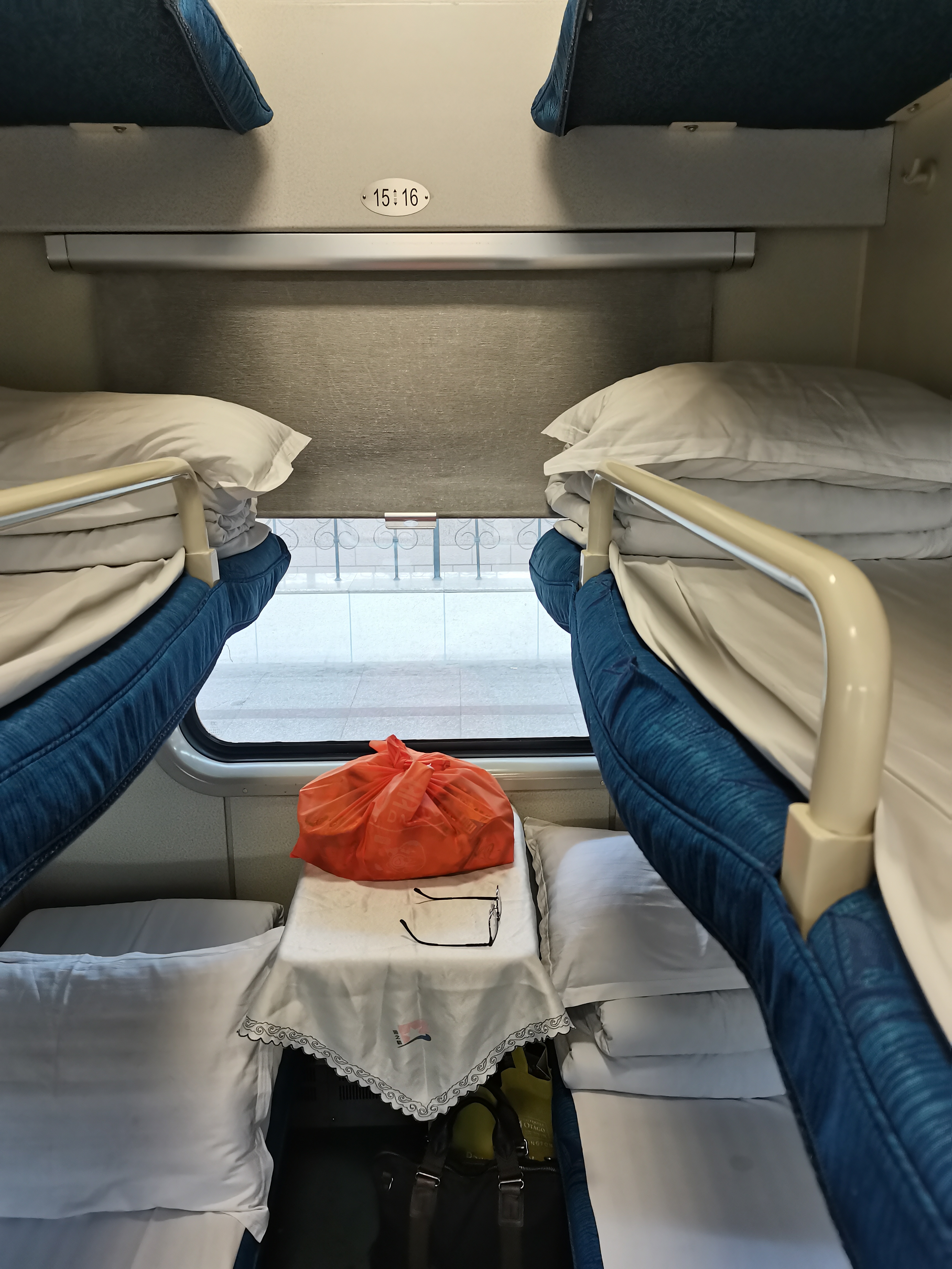 我想给绿皮车提个建议,现在早都是网络社区了,为什么不能给每个硬卧