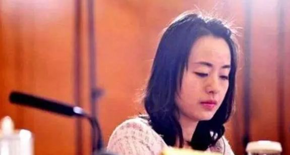 中国"冷艳"翻译官钱歆艺,外交部四大美女之一,从没见她笑过!