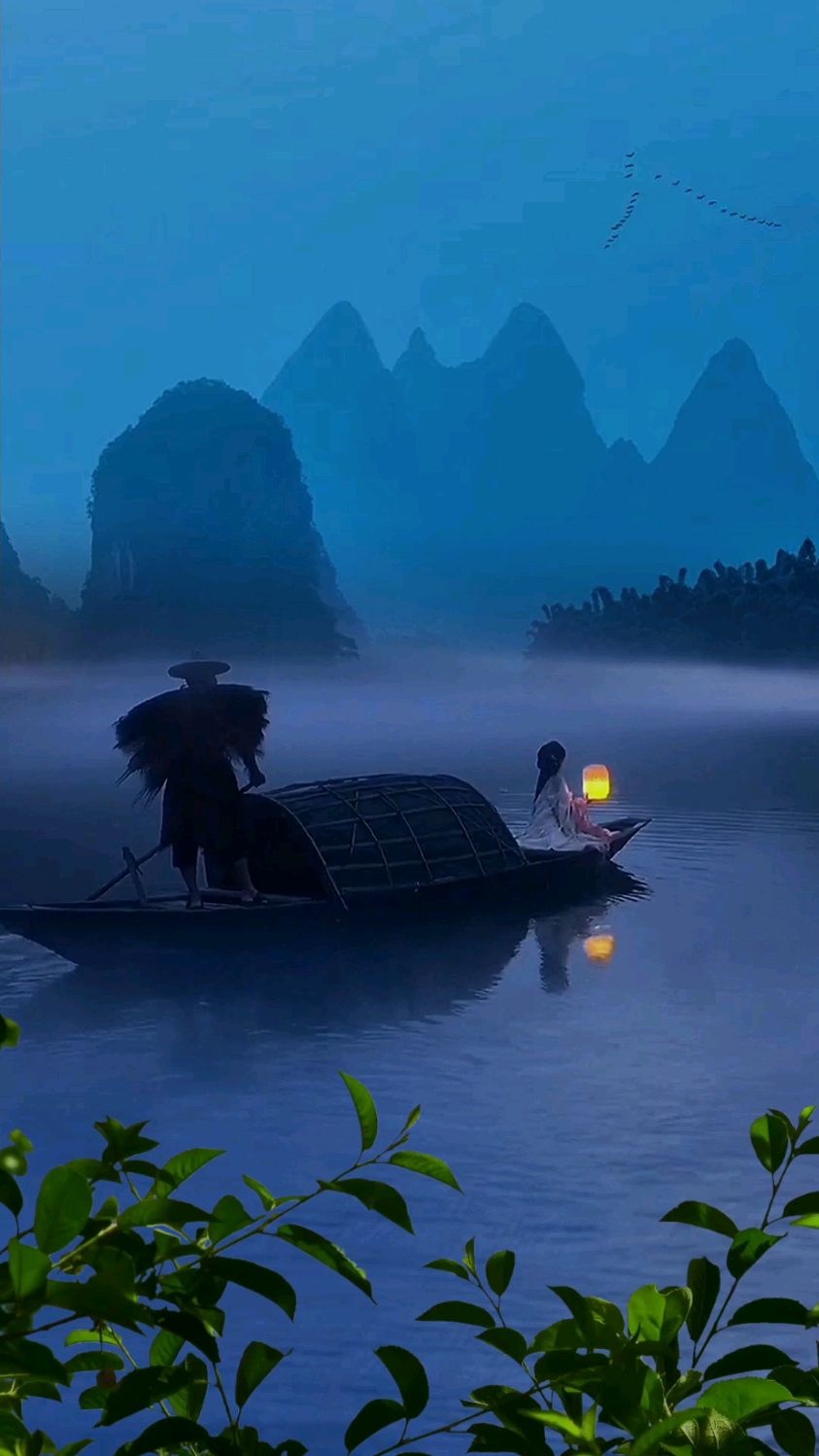 烟波江上一叶舟,宛若仙境画中游,寄情山水居世外,凡尘扰事不相愁!