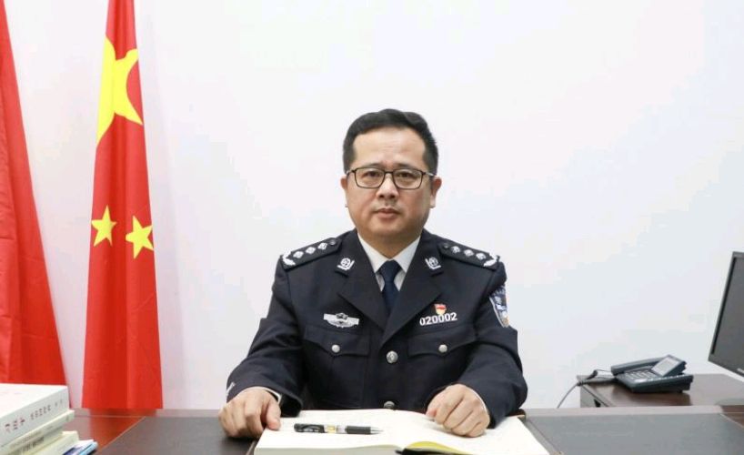 他54岁任广西警察学院院长,自治区政府法律顾问,湖北郧西人