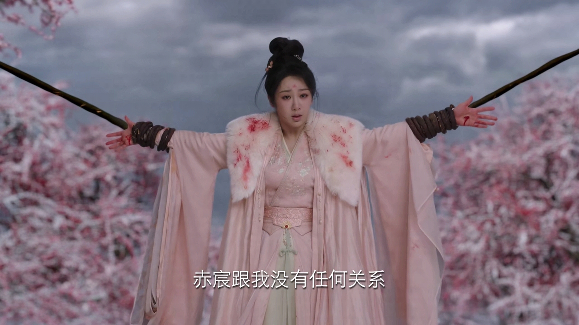 梅林虐杀,小夭血染雪地,临死前喊了三遍"我的父亲