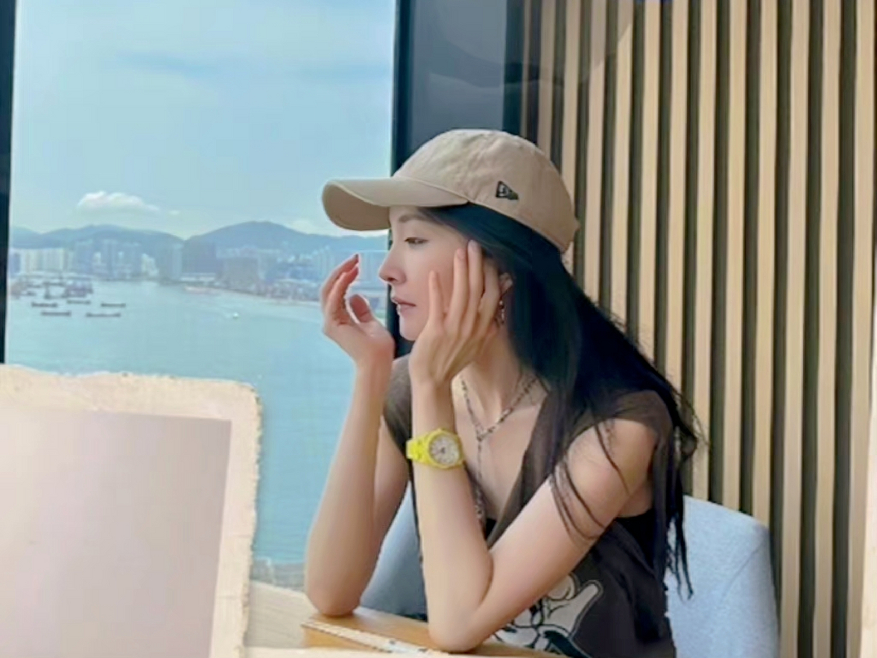 幂姐七月香港生活照,好上镜呀 #杨幂