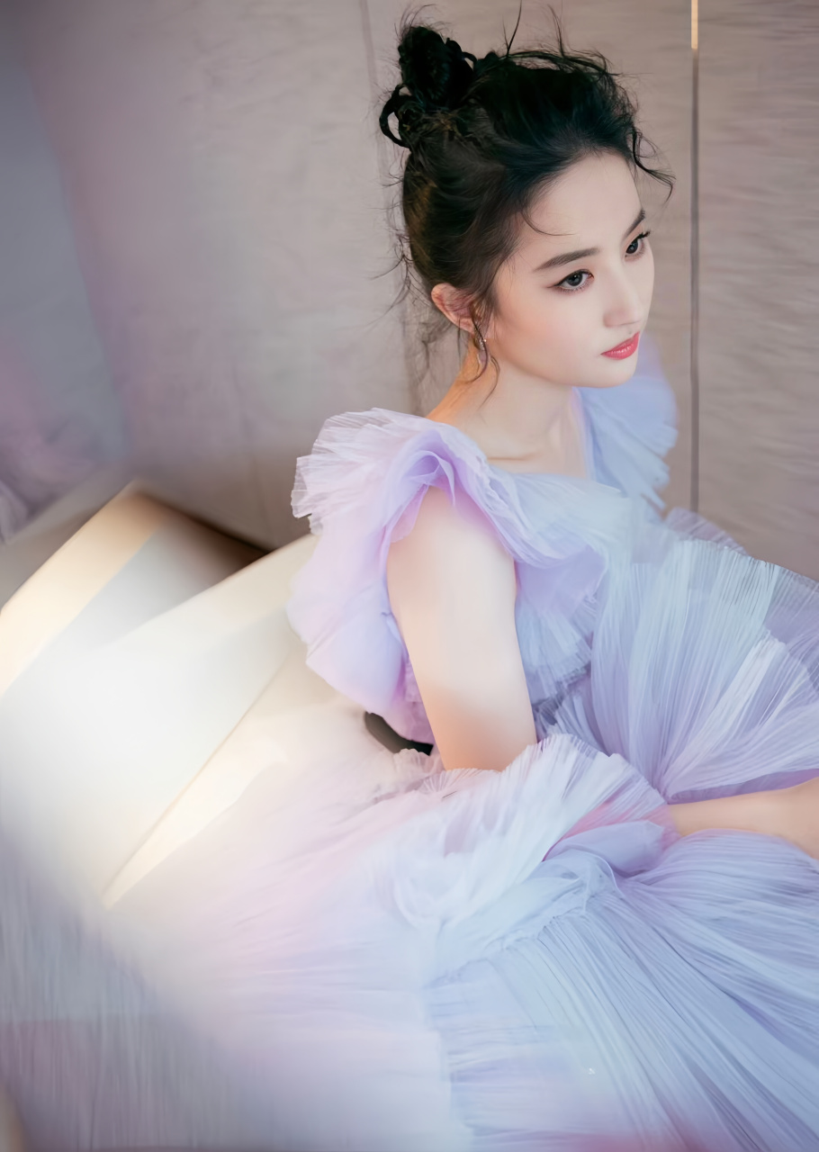 满满少女感妥妥女神范#刘亦菲# #养眼美女# #明星穿搭