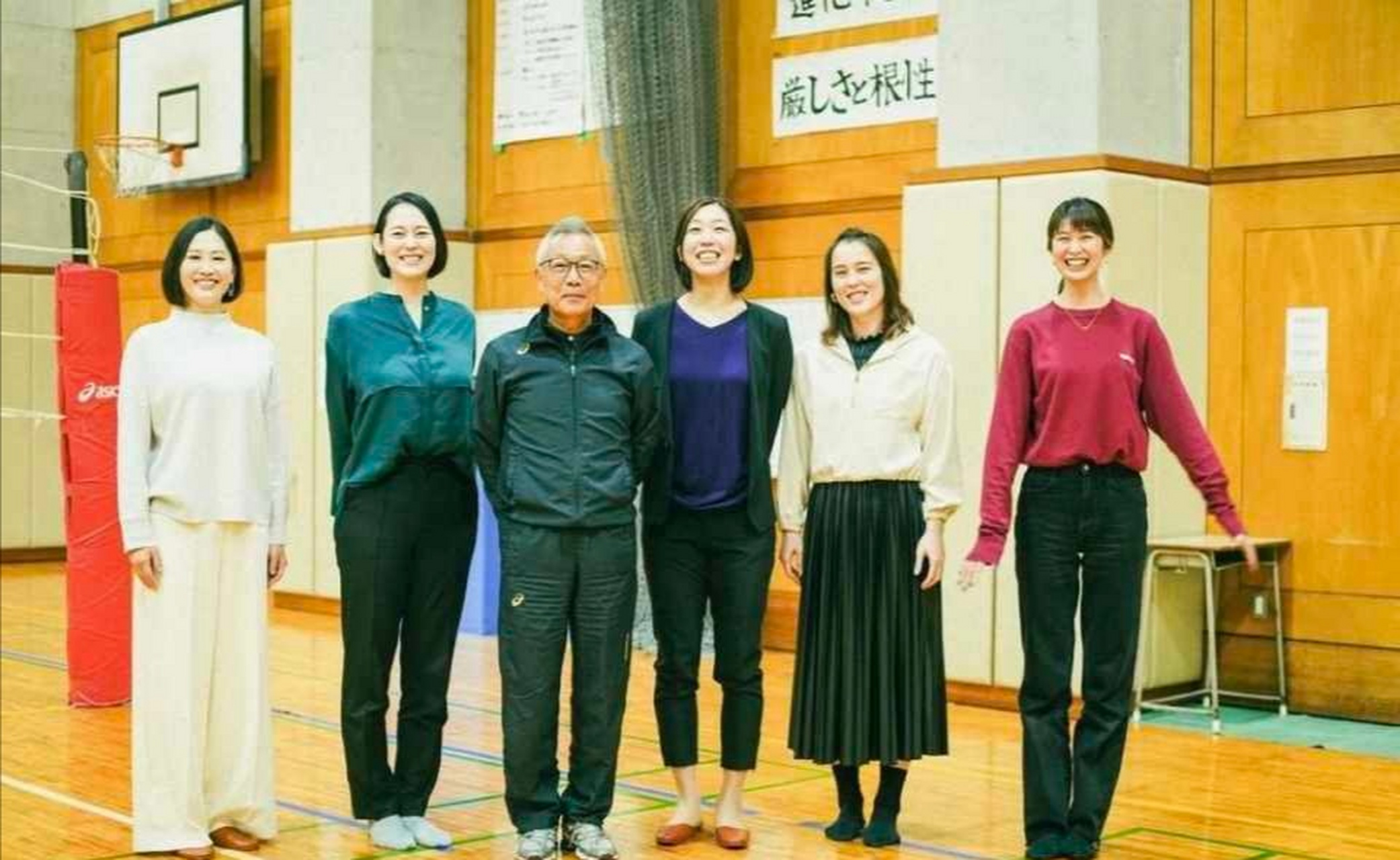 木村纱织,荒木绘里香等人回母校看老师!