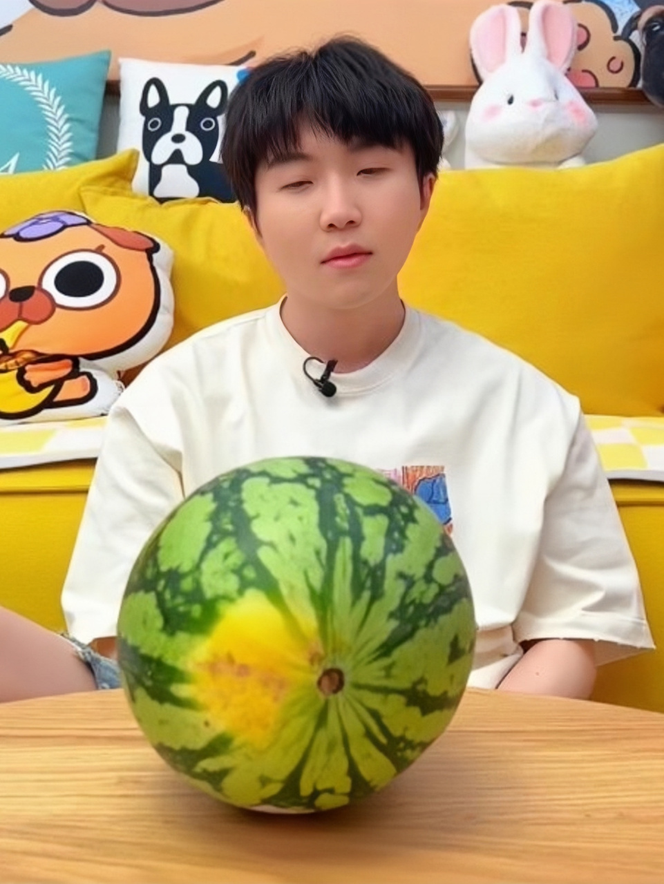 毛不易的本体是眼镜啊,摘了眼镜竟然有点陌生.