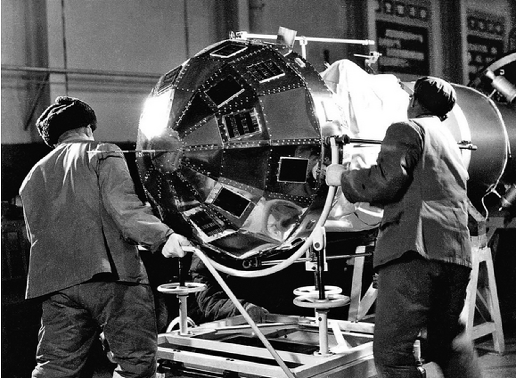 1970年,我国第一颗人造卫星东方红一号发射成功