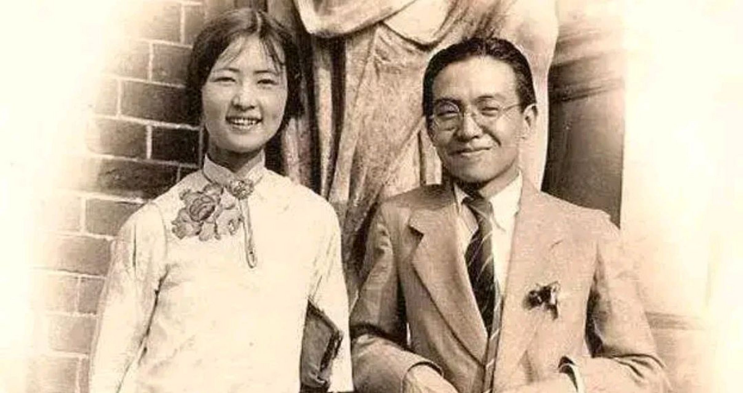 当年,冰心写了小说《我们太太的客厅》,小说中她讽刺林徽因把身边的