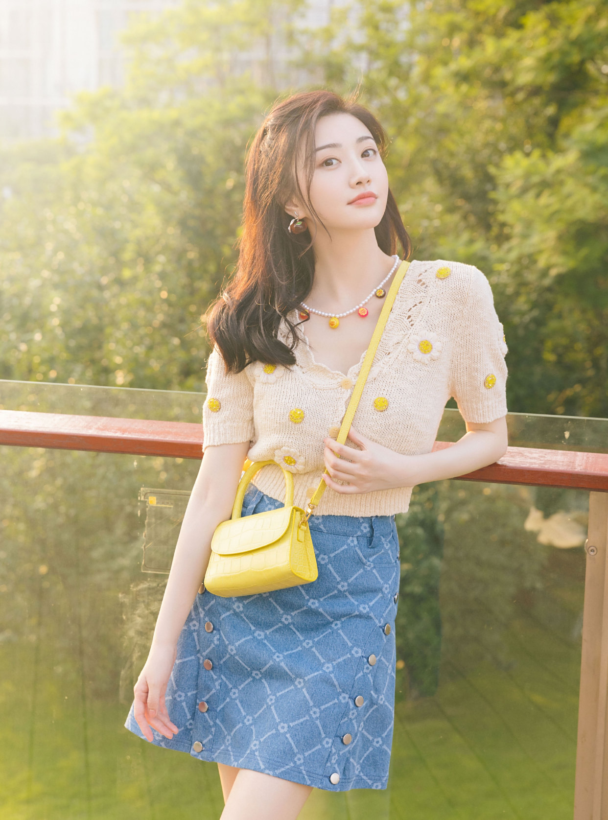 景甜越来越"甜"了!针织短袖配牛仔短裙,初恋感瞬间上线