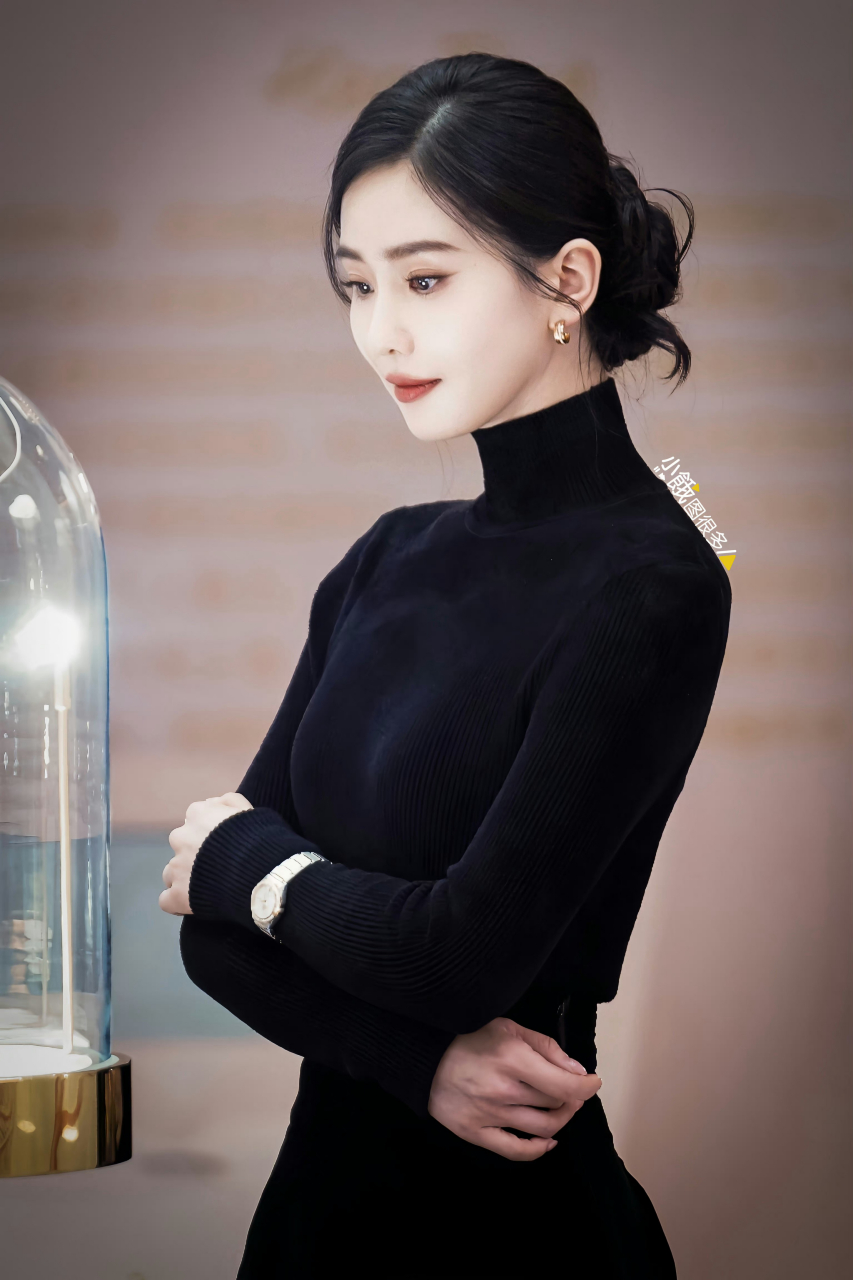 简单又高级,刘诗诗这组黑色毛衣气质拉满. #美女# #优质作者榜