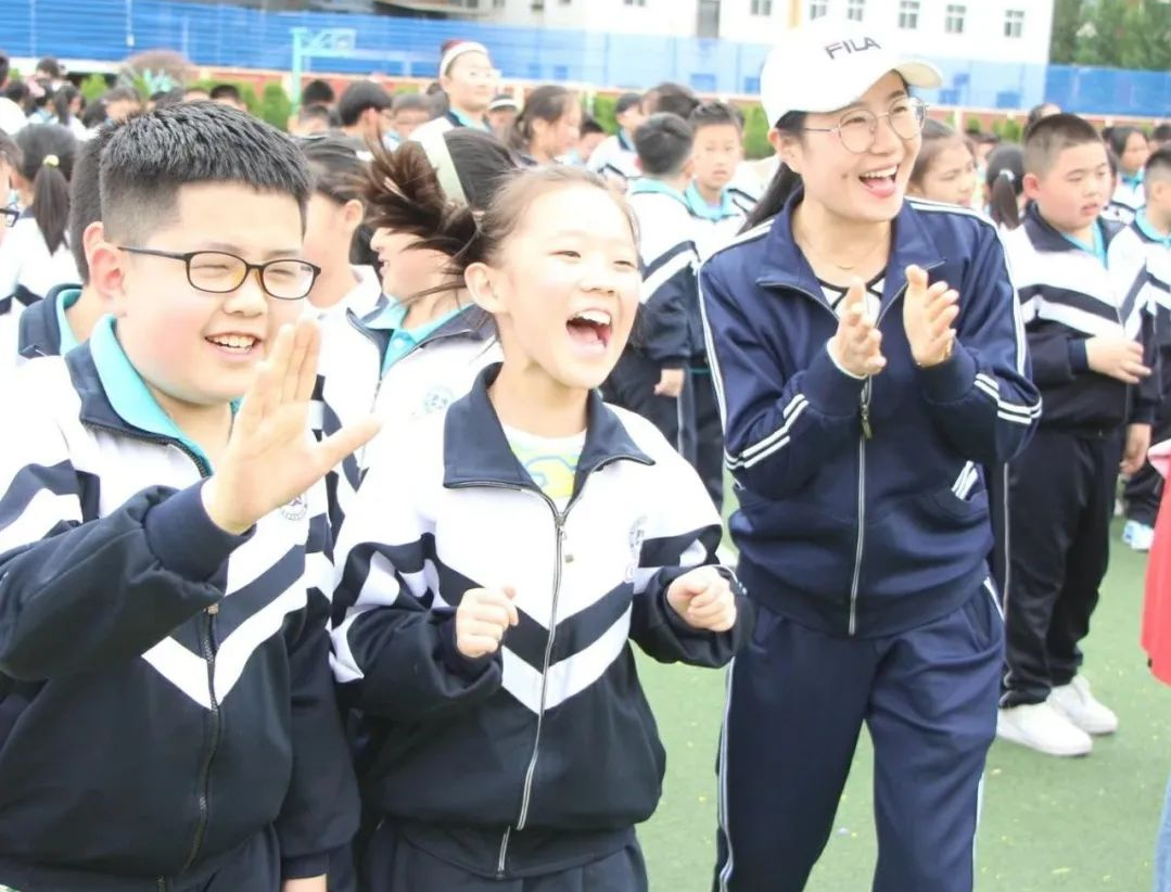 
山西现代双语学校高中部电话机
