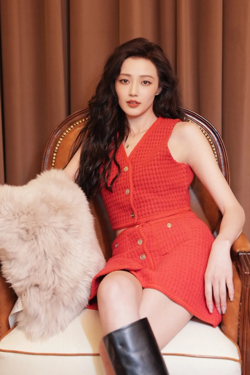 王秀竹,1993年6月10日出生于辽宁省大连市,中国内地女演员,毕业于解放