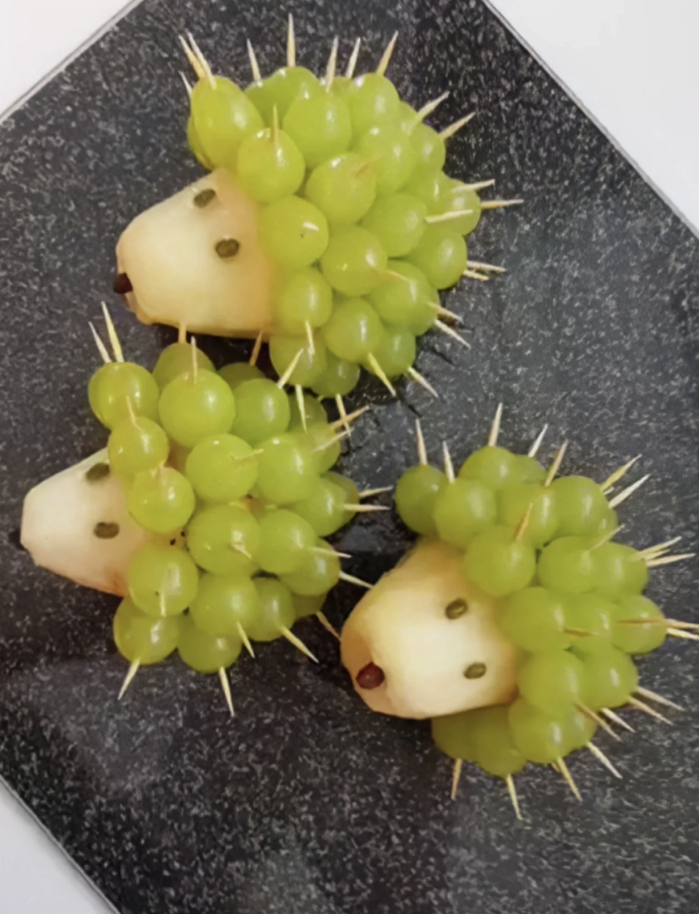 网友:如果你爱他/她,就做一个水果刺猬吧,好吃又好看