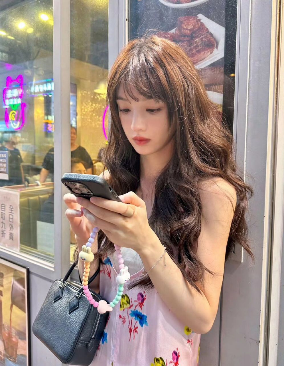 田曦薇齐刘海卷发,田曦薇齐刘海卷发造型也太93爱啦,她真的好像洋