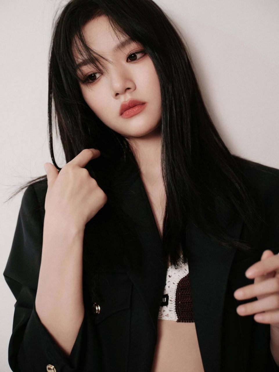 任敏换了个妆容和发型像换了个人,也是好看的,但是没有邓家佳那么精致