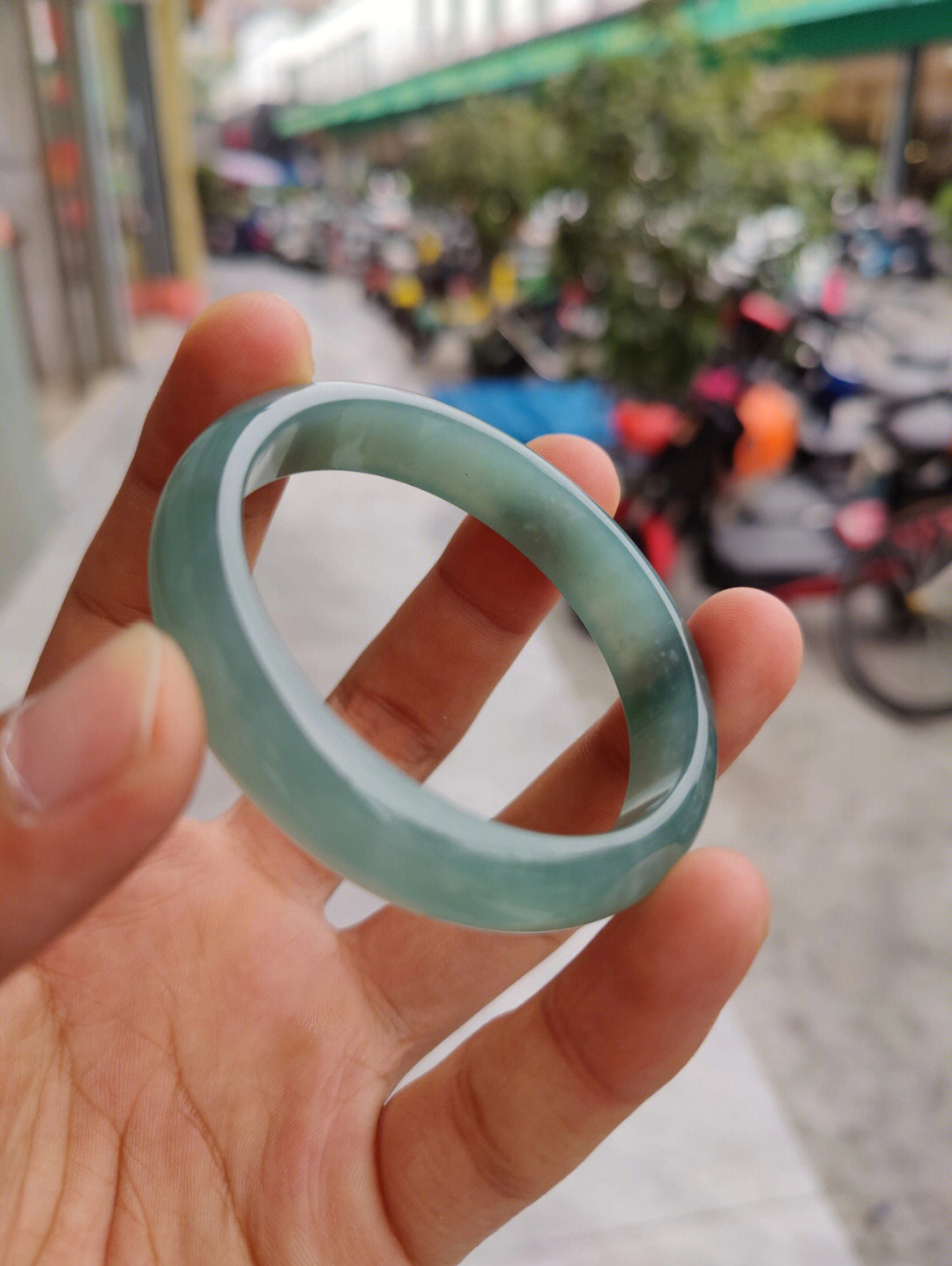 晴底色危地马拉翡翠手镯