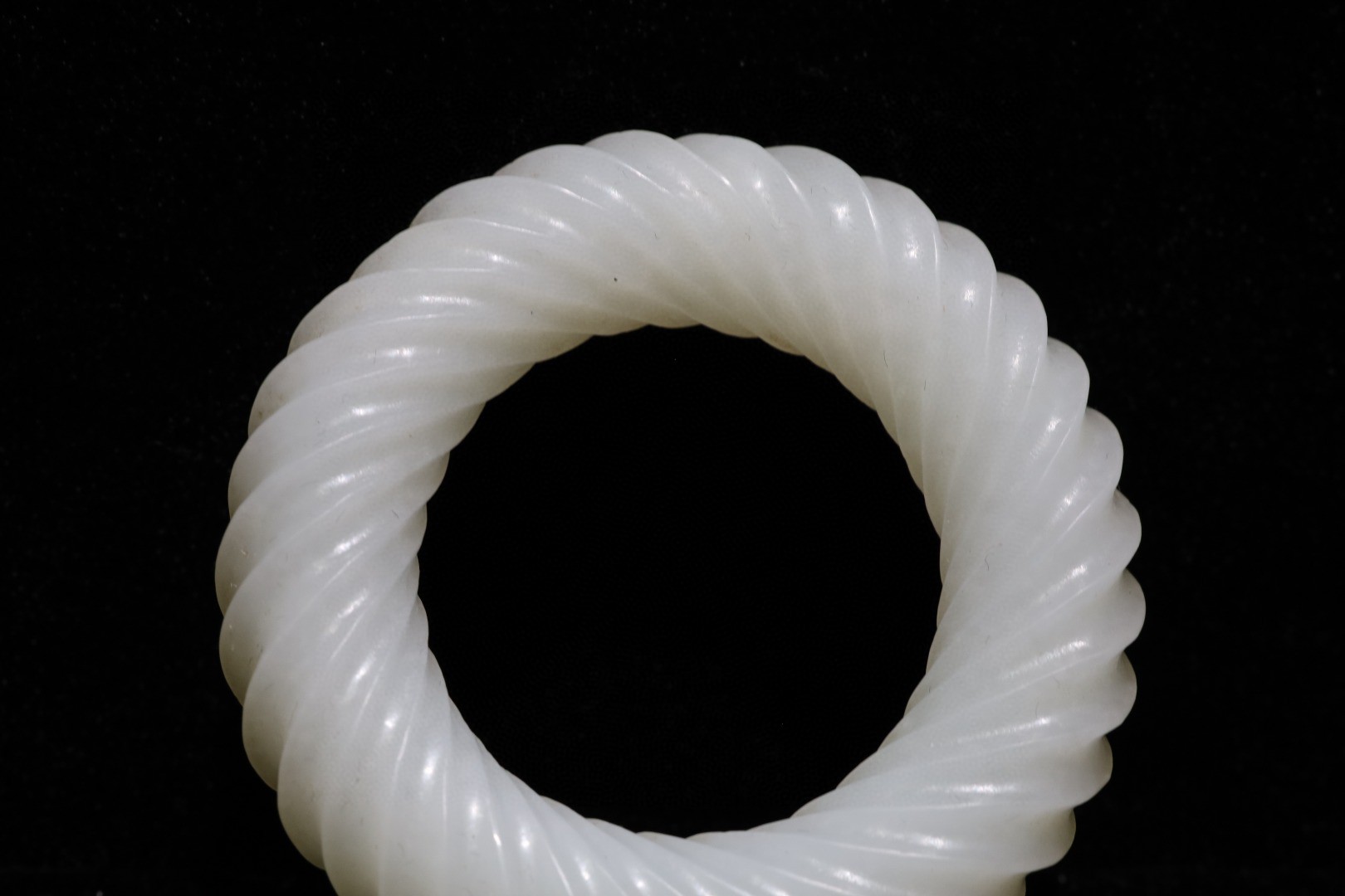 白玉——绞丝袈裟环