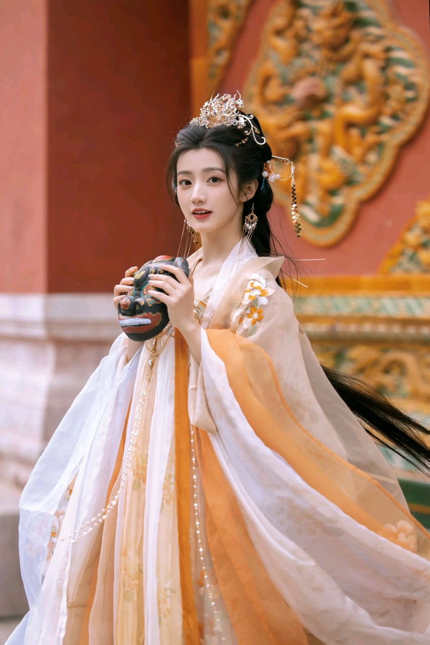 古典国风美人# #汉服# 黄橙色唐风汉服造型分享,灵动可爱