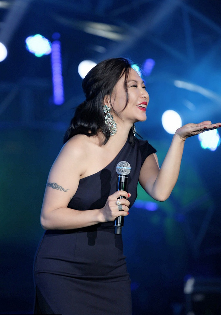 顺子(shunza),本名倪莲春,1973年2月出生于中国北京市,毕业于北京现代