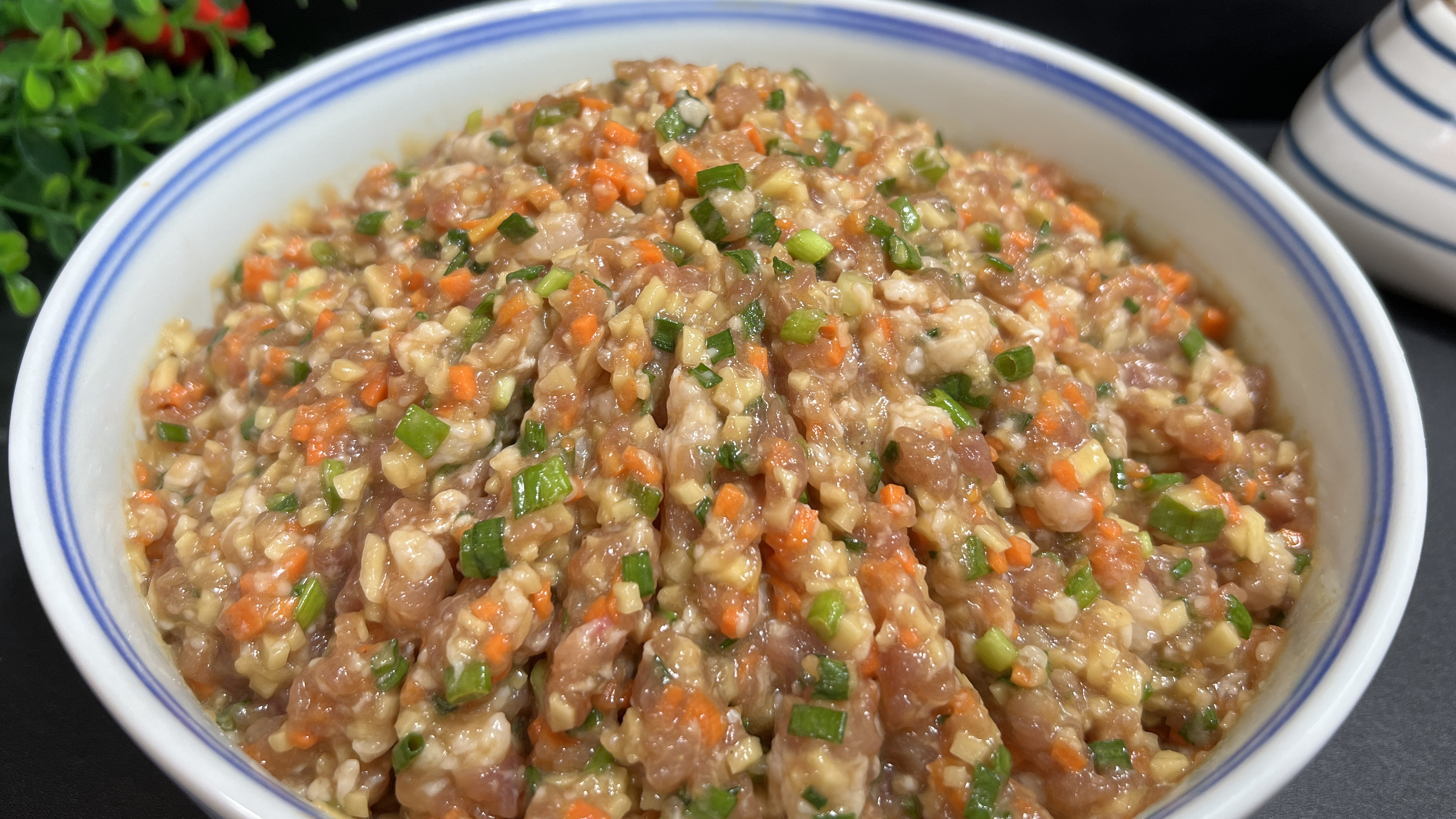 调虾肉饺子馅，鲜香不腥有绝招，做法简单技巧实用，汁多不腻，香