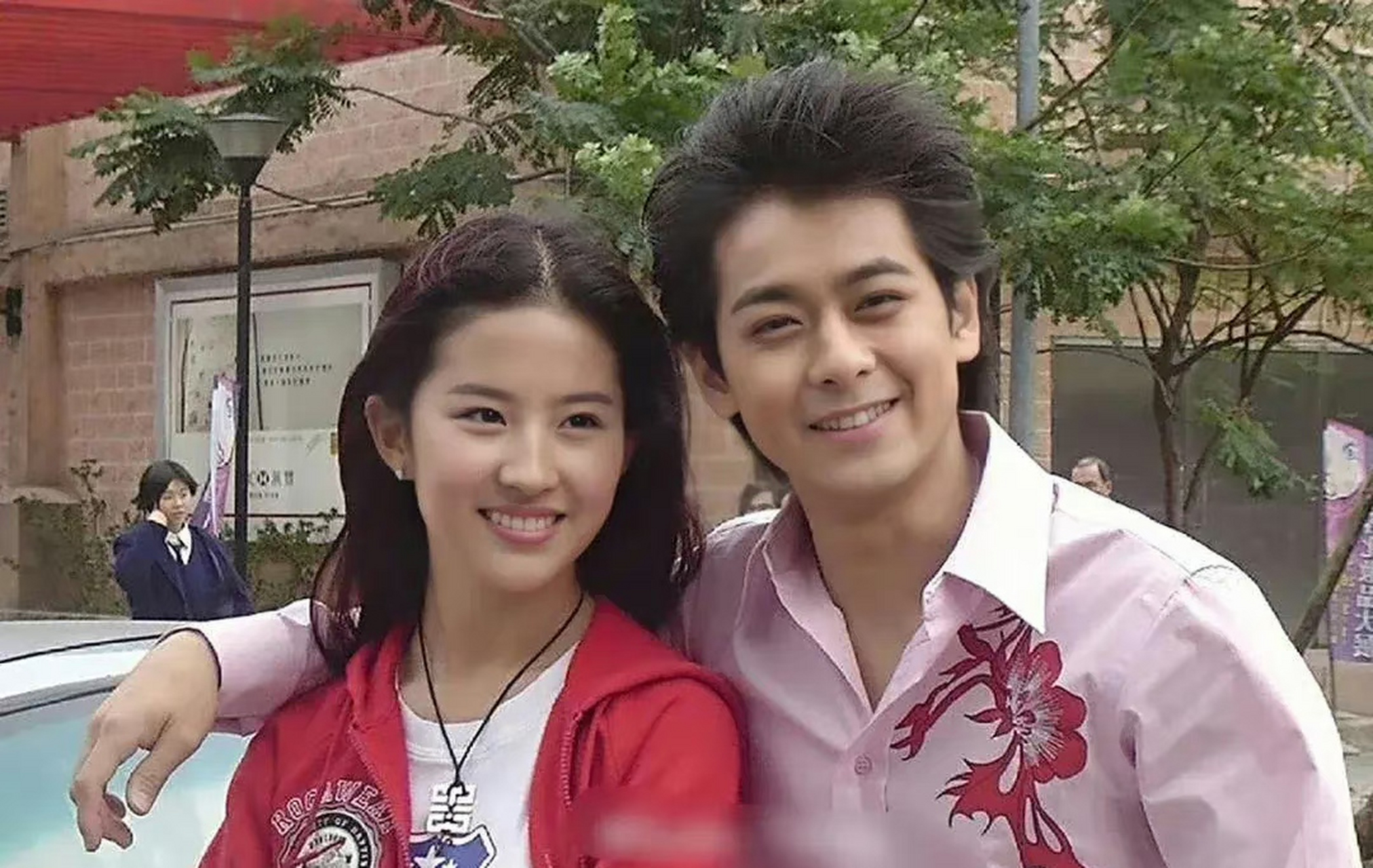 林志颖,刘亦菲早期合照,美女帅哥很养眼,看起来好般配啊,喜欢他们的