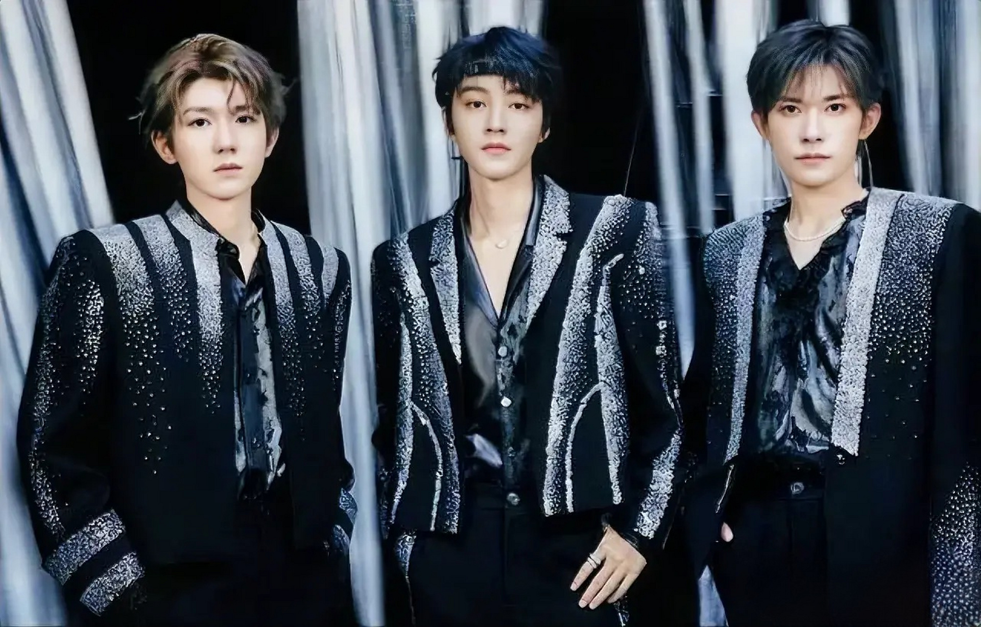 昨天的西安奥体中心太疯狂了,明明是一个tf boys三人组合的演唱会