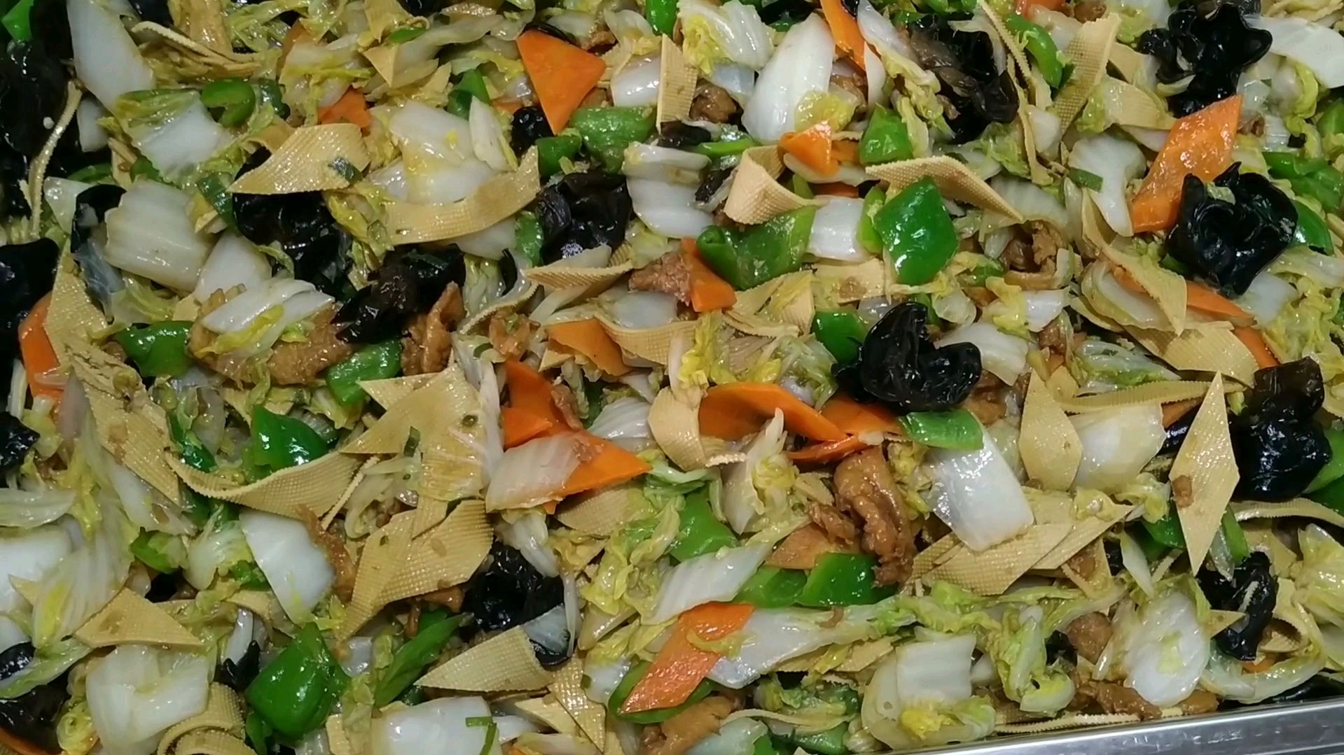 食堂炒菜系列.肉炒白菜腐皮木耳