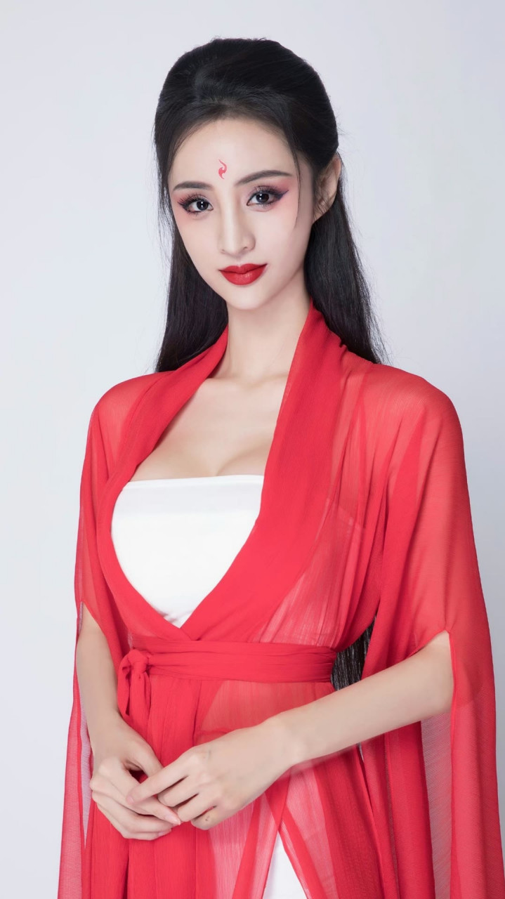 吴春怡不仅拥有完美的外在条件,还非常努力.