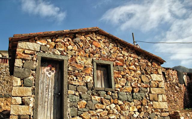 福建少有人知的古村落,房屋都用石头砌成,被人称为"古城堡"