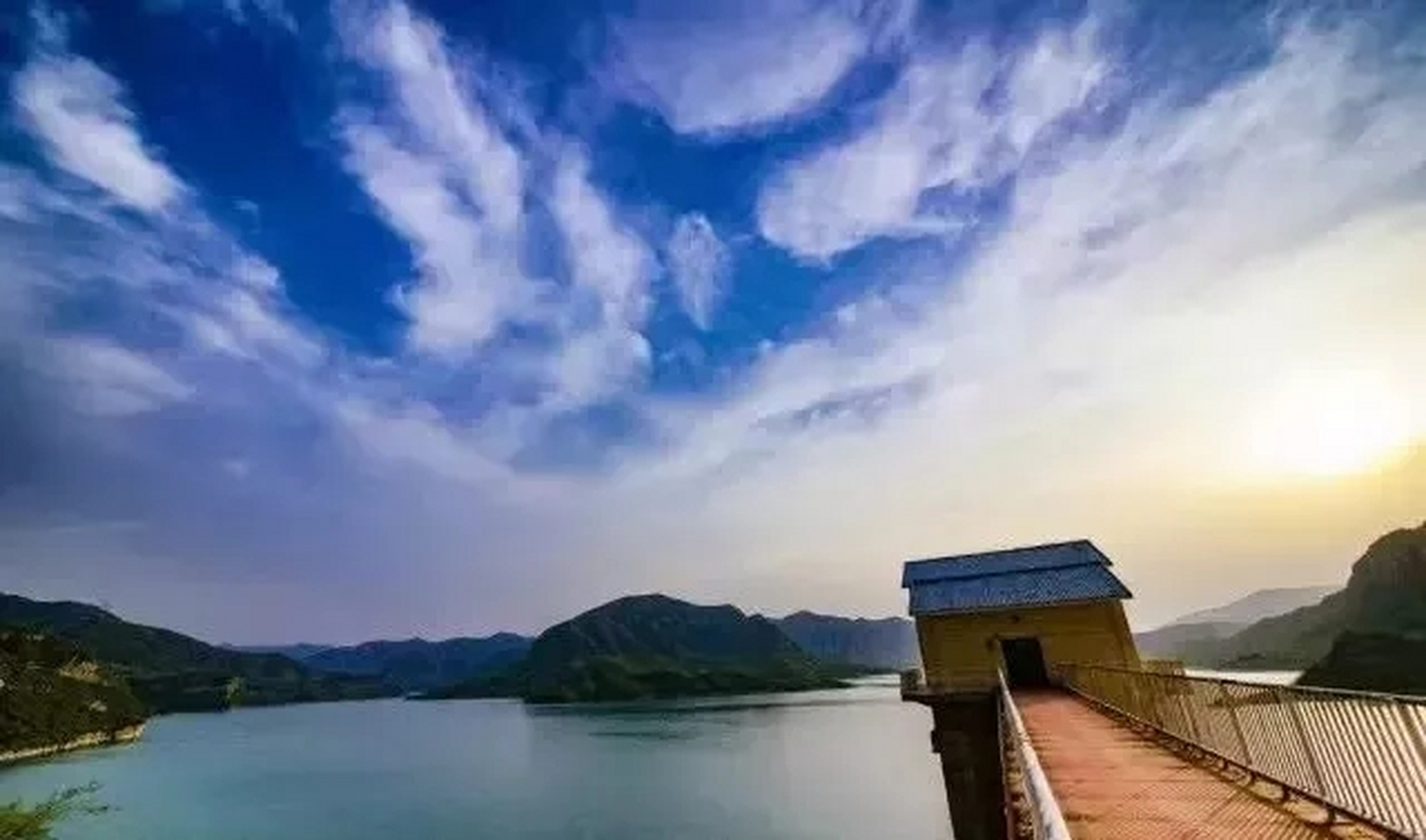 盘石头水库坝址位于河南省鹤壁市西南约15km的淇河中游盘石头村附近.