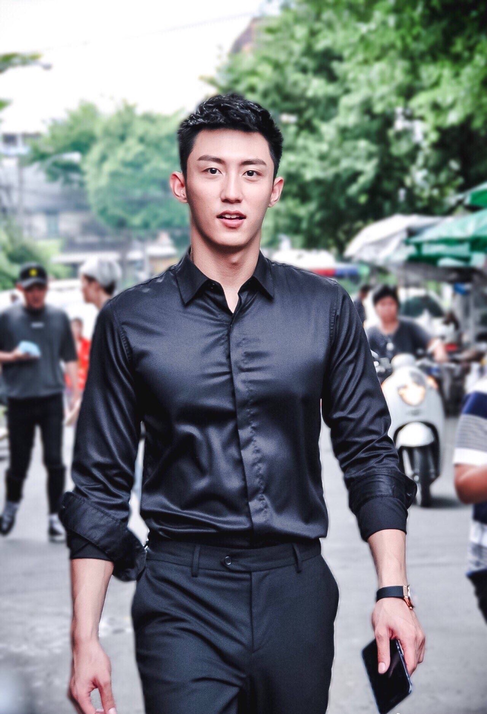 黄景瑜休闲生活照,简直太帅了,你会嫁给他吗?