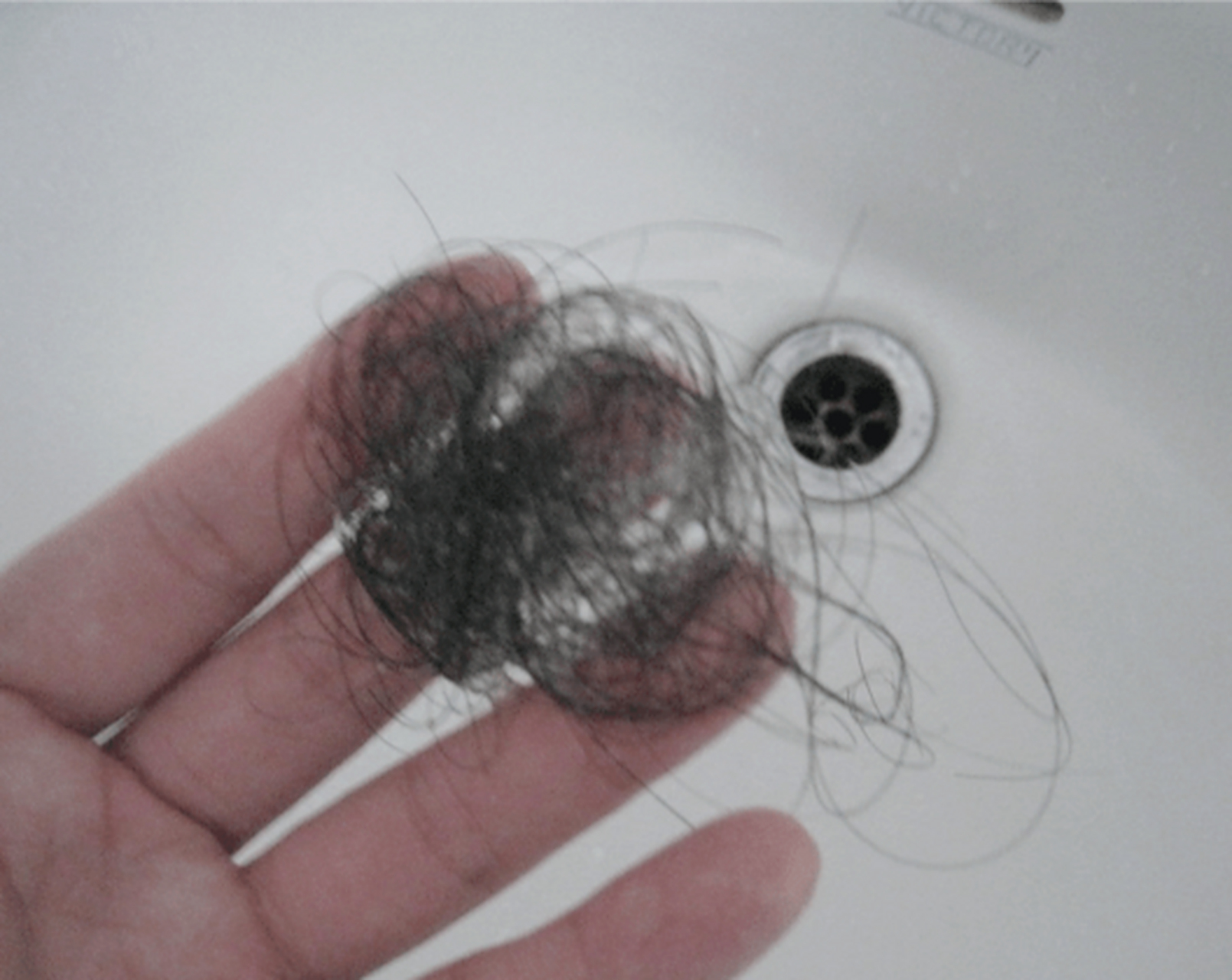 每次洗头发的时候,看到手上一把把的头发,心里特别难受,懂的小姐妹,来