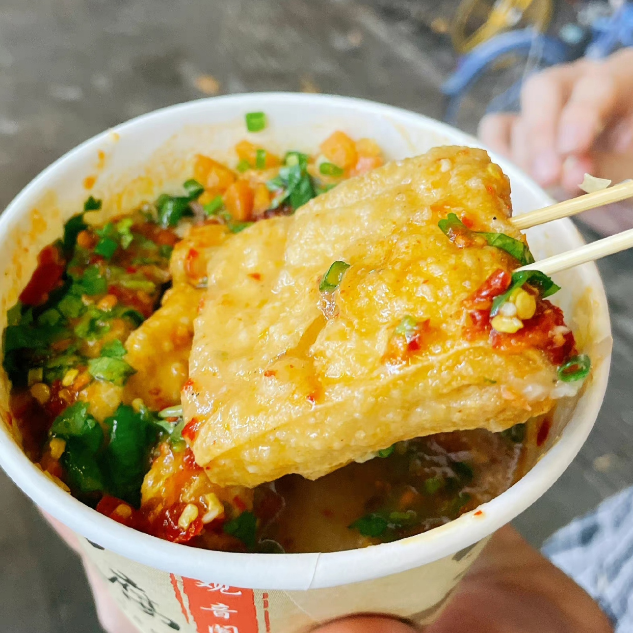 油炸臭豆腐,这是湖北冬天特有的地方小吃