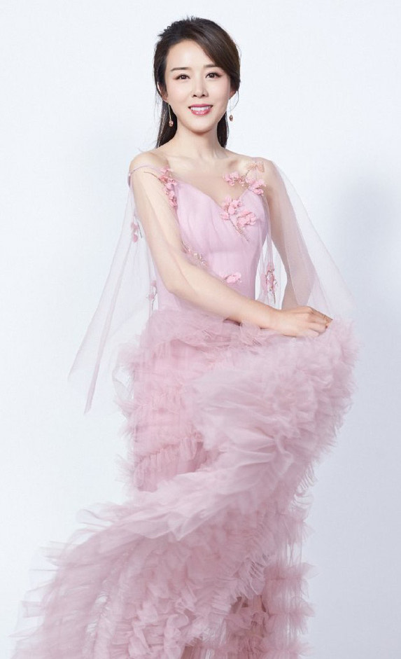 颜丹晨:端庄优雅,秀丽多姿