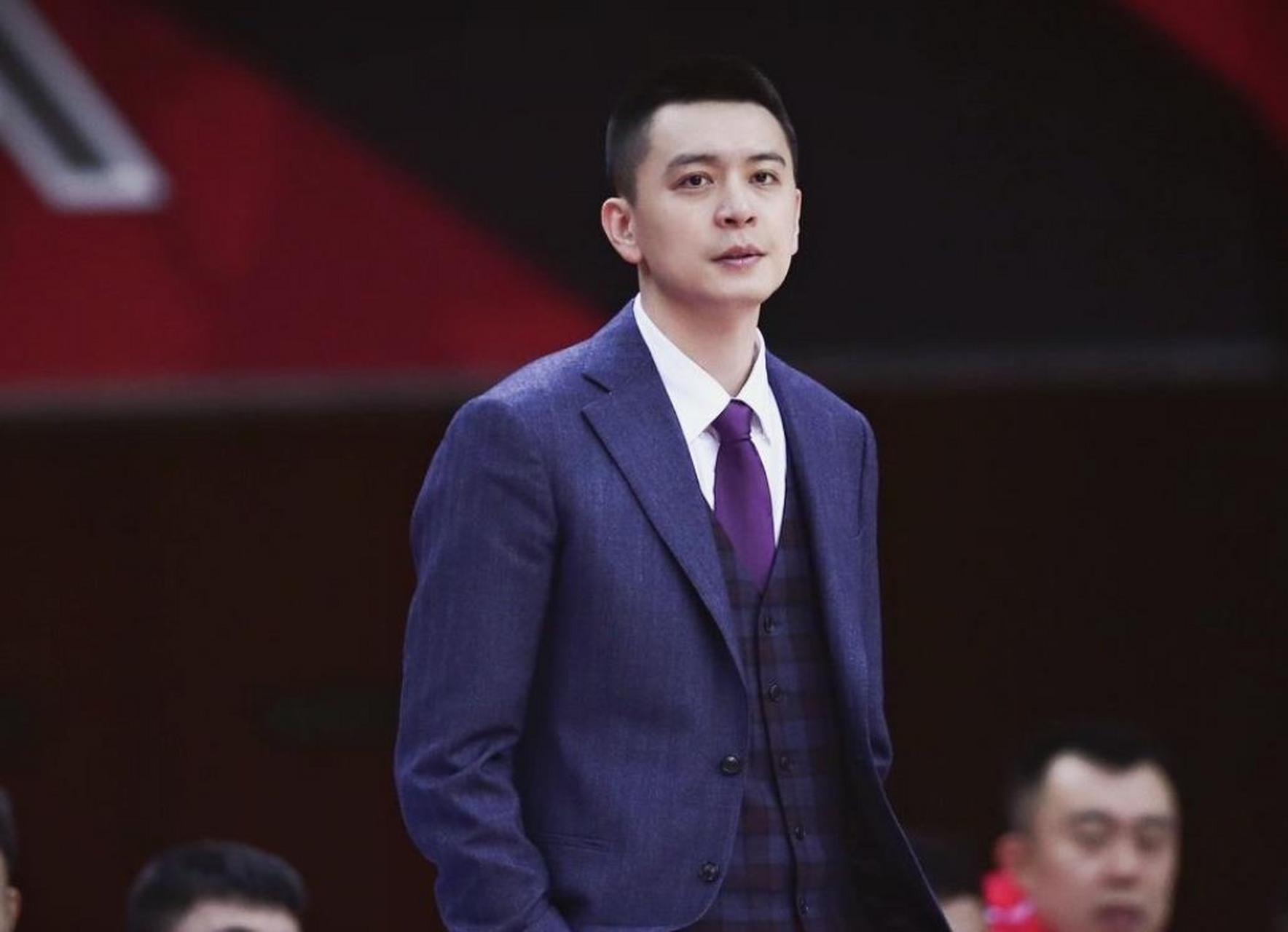 杨鸣加入中国男篮教练组,估计乔帅之后,中国男篮的主教练就轮到杨鸣了