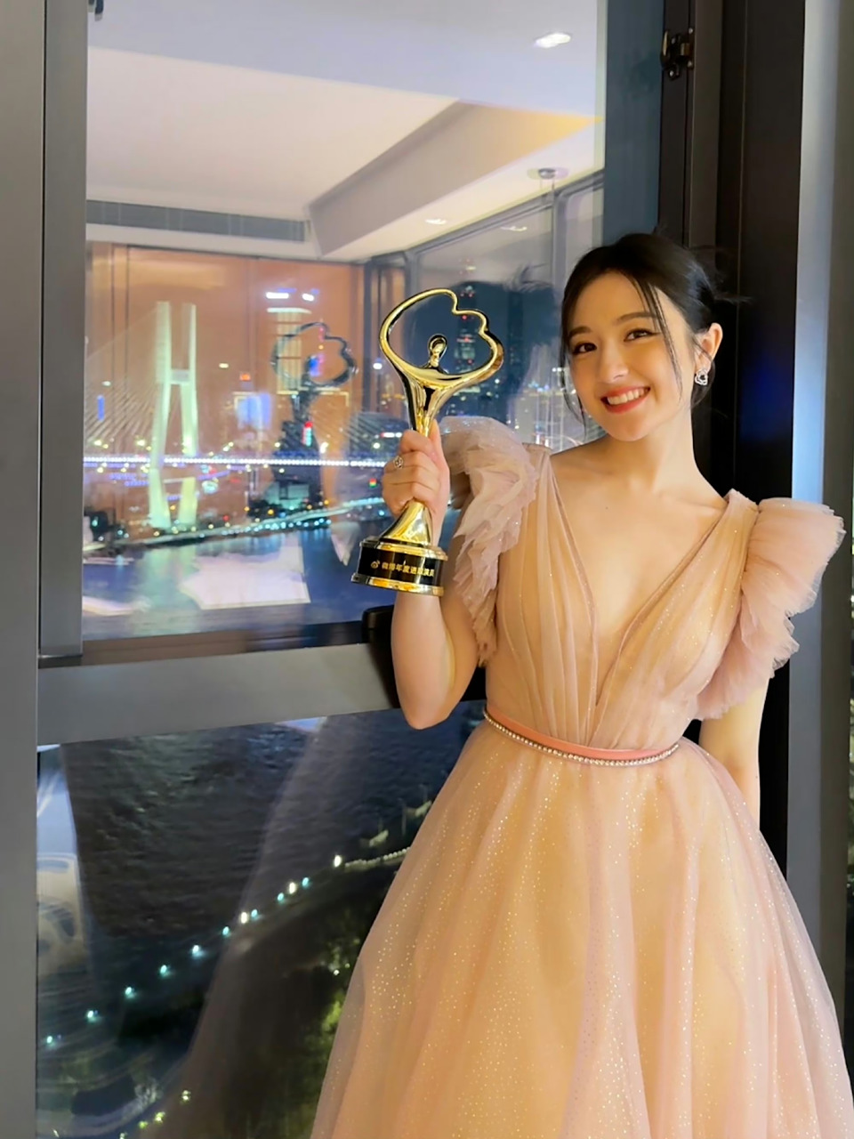 李兰迪在微博之夜的造型