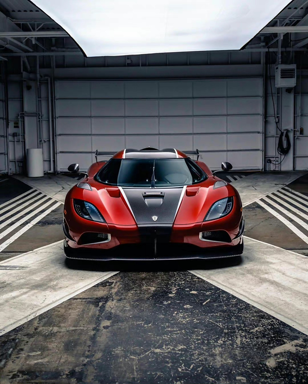 科尼赛克agera是瑞典超级跑车制造商科尼赛克(koenigsegg)生产的一款