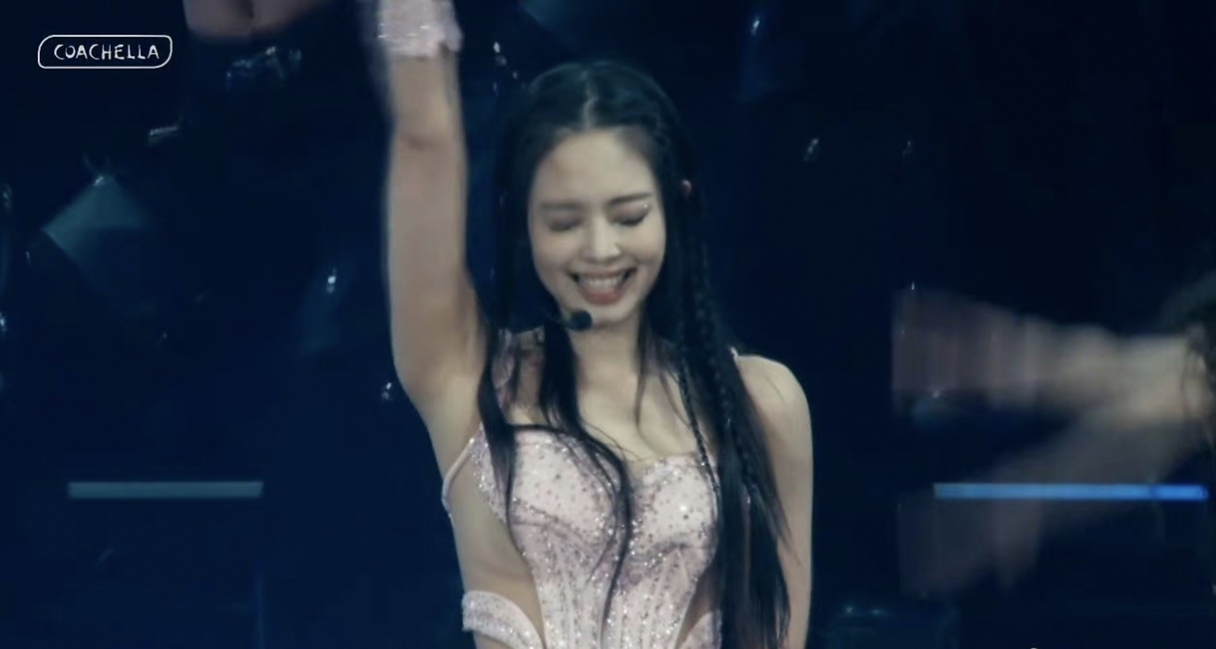 jennie 第二场科切拉舞台,真的是又美又飒!