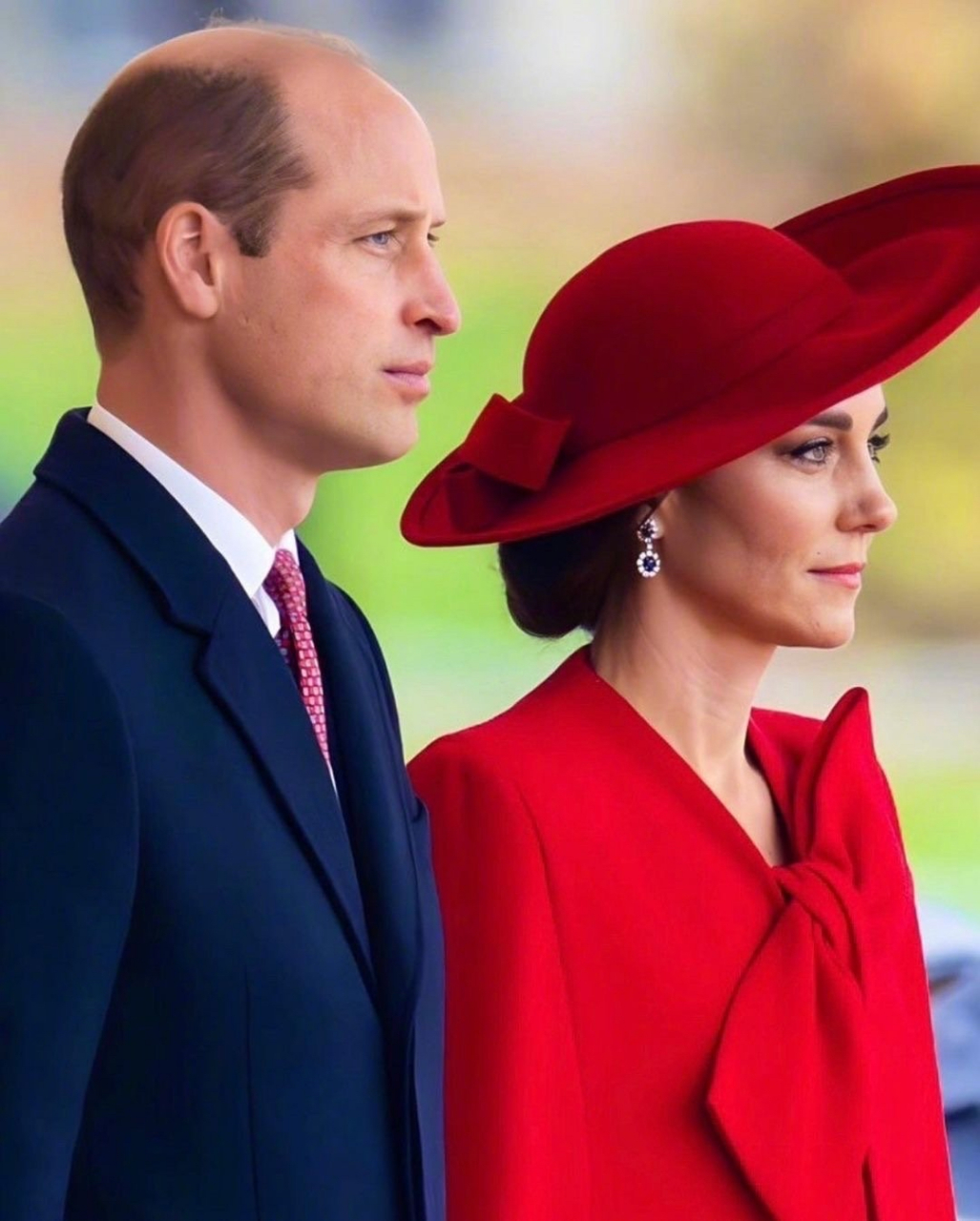 凯特王妃看起来封心锁爱了,威廉王子深情款款也不回应一眼