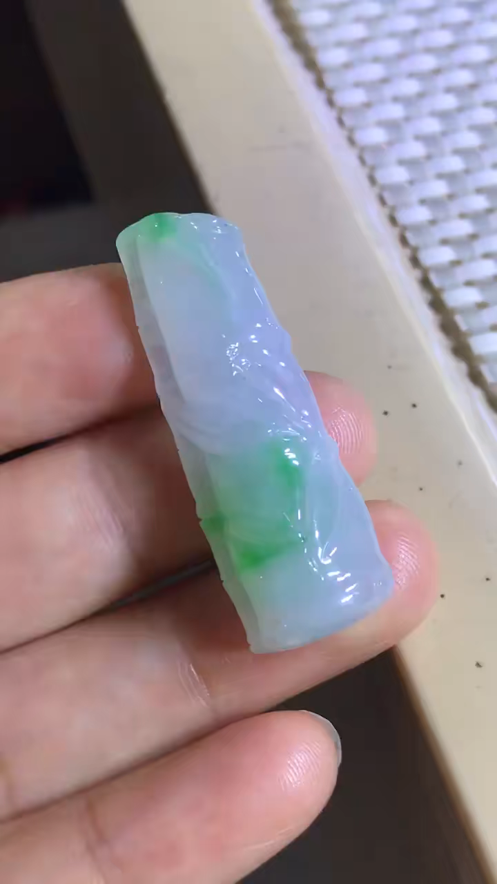 细糯冰飘绿花的翡翠竹节,冰清玉洁,步步高升,有没有喜欢的