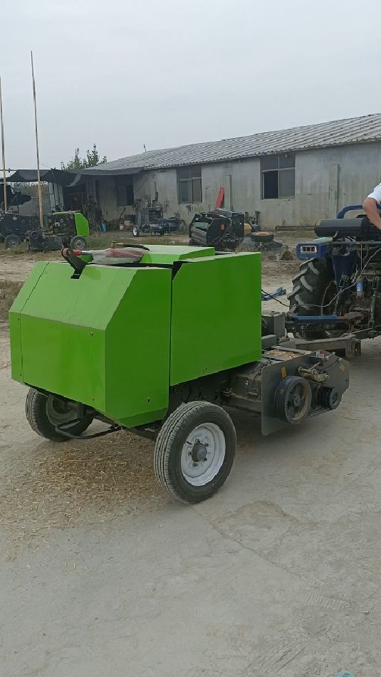 秸秆粉碎打捆机,玉米秸秆打包机,收秸秆喂牛羊,养殖专用打包机,一个人